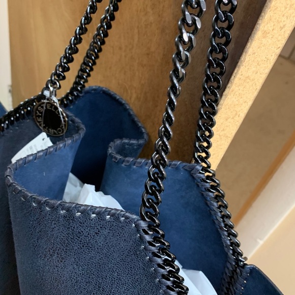 Stella McCartney Falabella large tote in blue - Picture 5 of 7